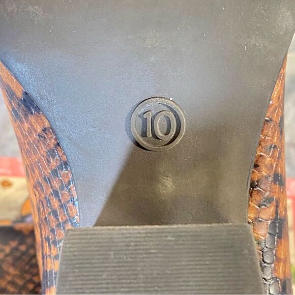 SO Faux Leather Ankle Boots Snakeskin Print Style Barb Womens Size 10 - Picture 7 of 8